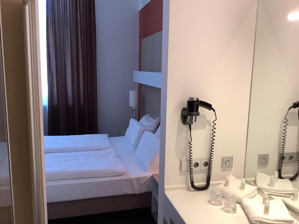 Gaestehaus Am Ukb Berlin Bagian luar foto